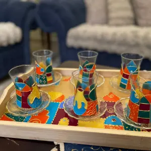 طقم كاسات شاي مع صحونهم نقش يدوي