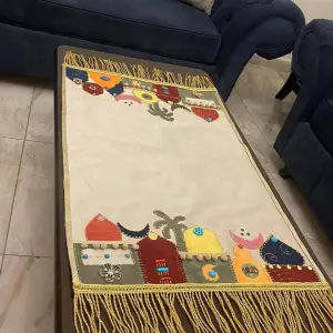 مفرش طاولة شموه تطريز يدوي