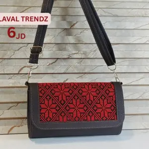 حقيبة نسائية بتطريز شرقي
