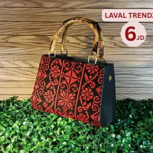 حقيبة نسائية بتطريز شرقي