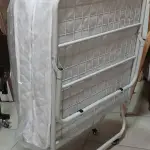 سرير طوي فندقي مع فرشة