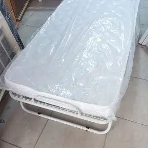 سرير طوي فندقي مع فرشة