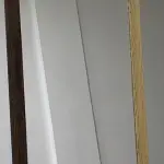 مرآة ديكور بإطار خشبي وراتان